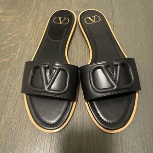 Valentino Garavani Black Leather VLOGO Slide Sandals – Size 39 (New)